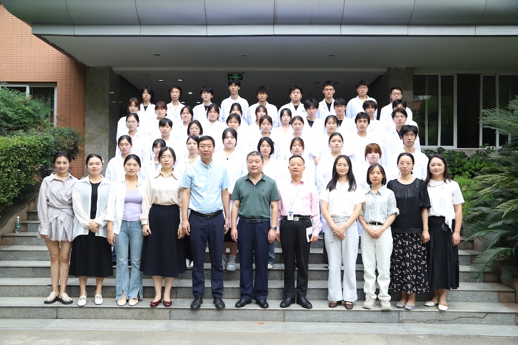 第二屆成都市成華區(qū)中醫(yī)醫(yī)院中醫(yī)康復(fù)學(xué)徒制班順利舉行開(kāi)班儀式